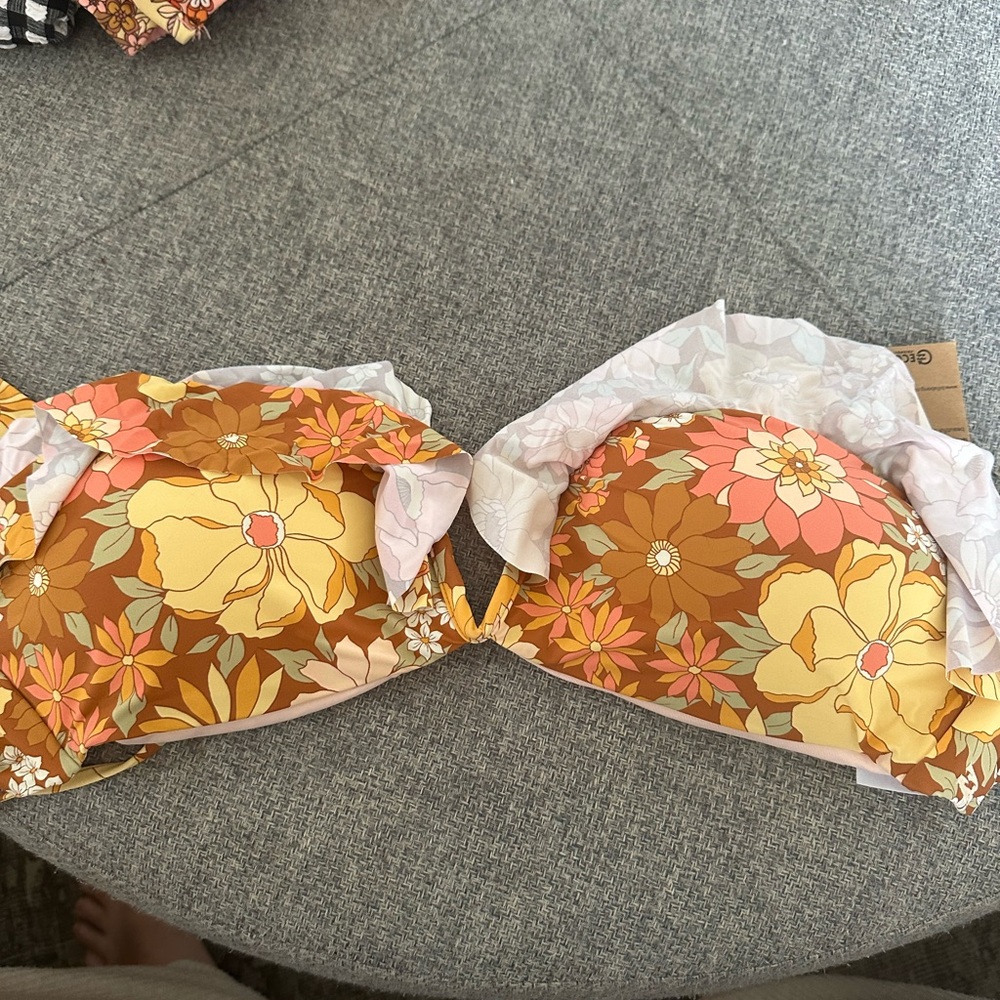 Floral Ruffle Bikini Top - Picture 2 of 3